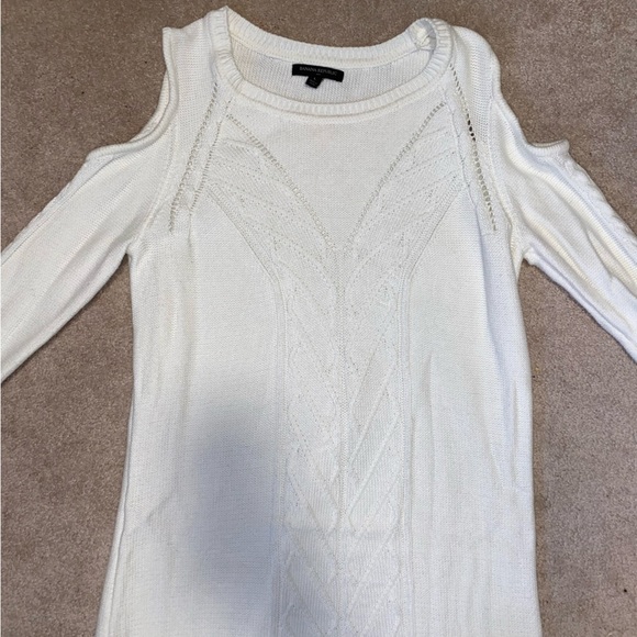 Knitted white dress with cold shoulder - Picture 2 of 3